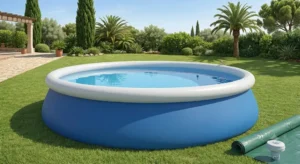 Piscina autoportante con anello superiore gonfiabile posizionata su prato verde